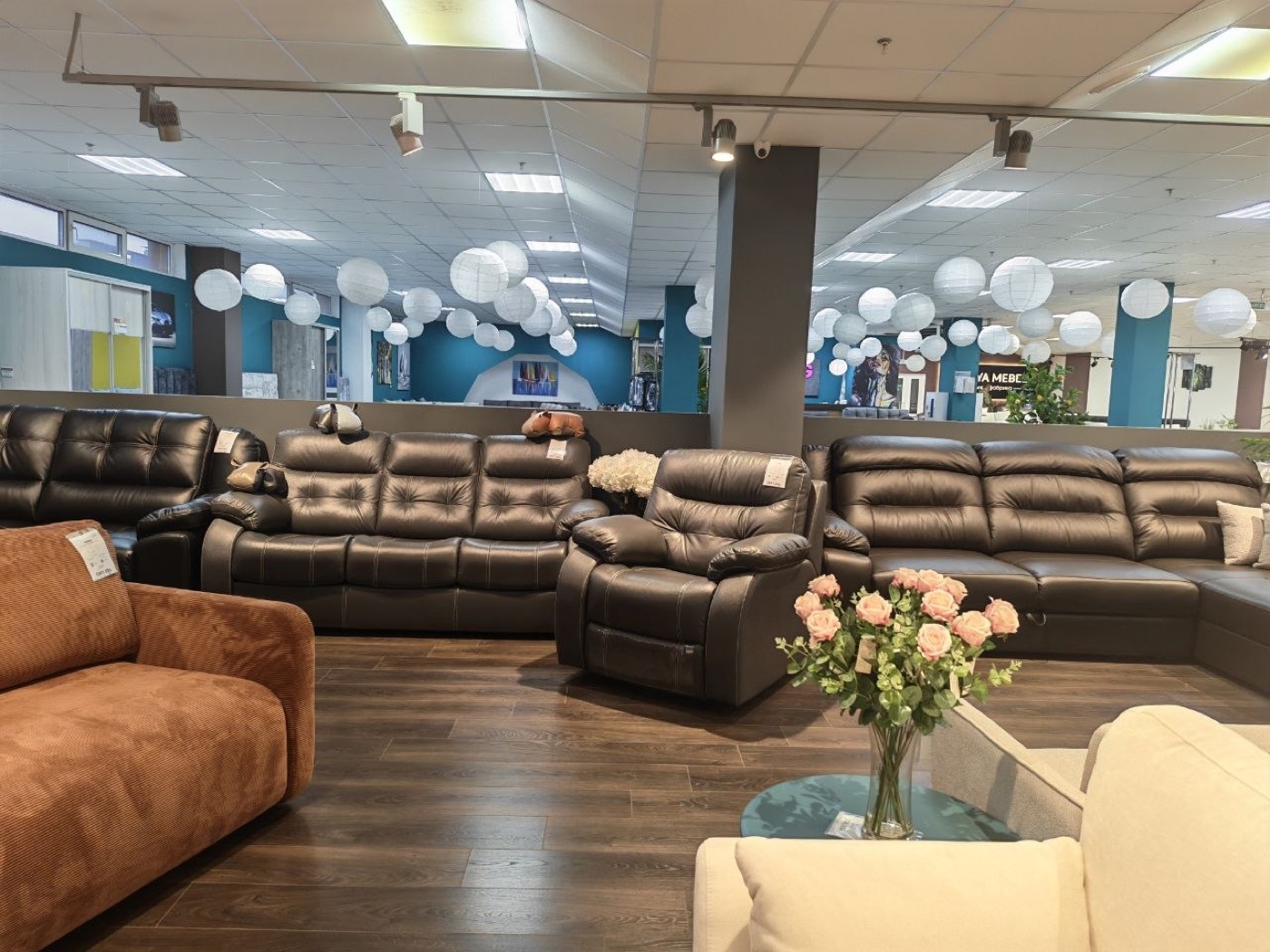 Кожаные диваны в салоне Home Collection